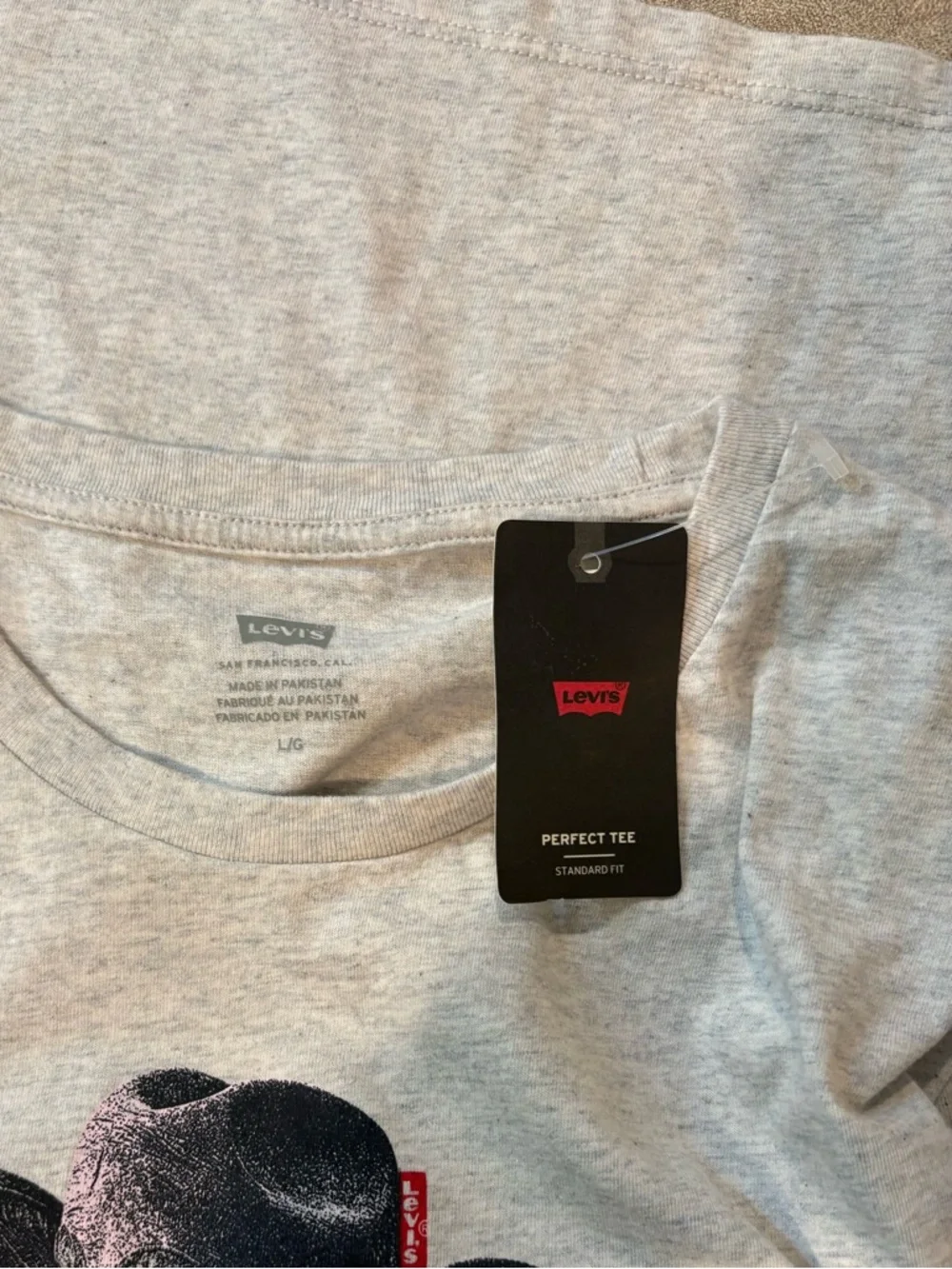 Levi’s Rhinestone Cowboy Hat Graphic Tee Gray Short Sleeve Size L NWT - Picture 7 of 7